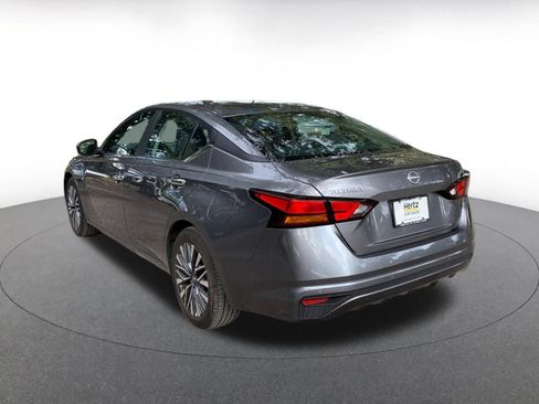 Used 2025 Nissan Altima 2.5 SV image 5