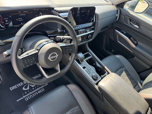 Used 2024 Nissan Pathfinder Platinum AWD/4WD image 15