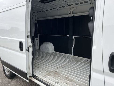 Used 2025 RAM ProMaster 2500 w/ Convenience Group FWD image 24