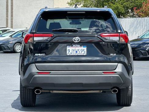 Certified 2022 Toyota RAV4 XLE w/ Convenience Package FWD image 8