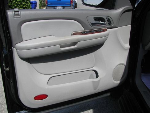 Used 2007 Chevrolet Suburban LTZ w/ LTZ Preferred Equipment Group image 10