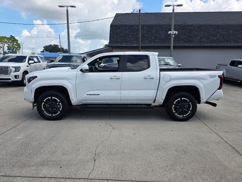 Used 2024 Toyota Tacoma TRD Sport w/ TRD Sport Upgrade Package AWD/4WD image 3