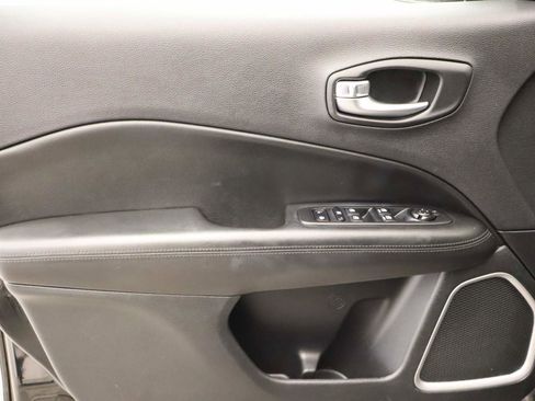 Used 2019 Jeep Compass Altitude image 17