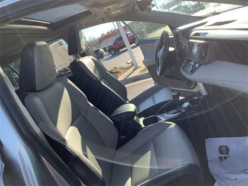Used 2017 Toyota RAV4 Limited image 14