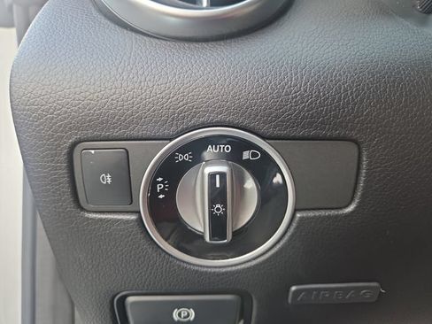 Used 2015 Mercedes-Benz SLK 250 w/ Premium Package image 17