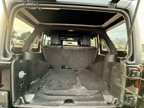 Used 2015 Jeep Wrangler Unlimited Rubicon w/ Connectivity Group image 25