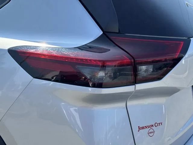 Used 2024 Nissan Rogue S AWD/4WD image 11