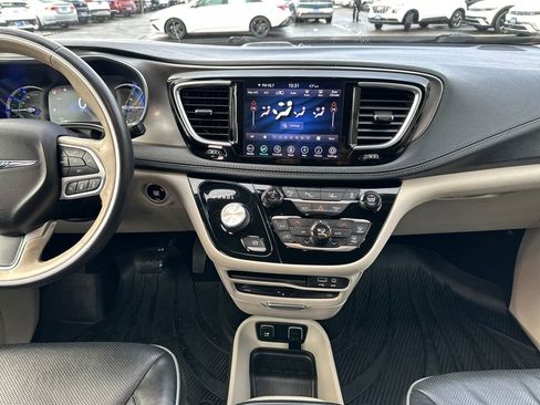 Used 2019 Chrysler Pacifica Limited w/ Advanced Safetytec Group image 12