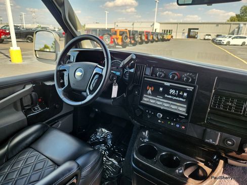 Used 2023 Chevrolet Express 2500 image 2