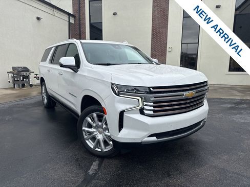 Used 2024 Chevrolet Suburban High Country w/ Advanced Technology Package AWD/4WD image 1