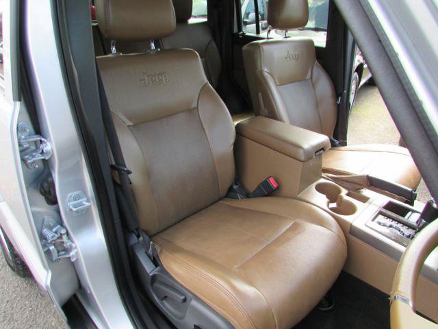 Used 2012 Jeep Liberty Limited AWD/4WD image 18
