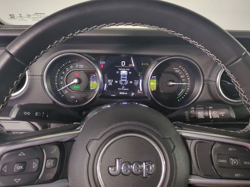 Used 2022 Jeep Wrangler Unlimited Sahara image 31