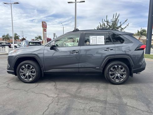 Used 2022 Toyota RAV4 XLE Premium AWD/4WD image 8