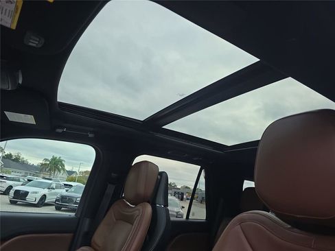 Used 2024 Lincoln Navigator Reserve image 31