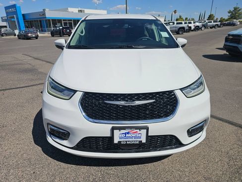 Used 2023 Chrysler Pacifica Touring-L FWD image 8