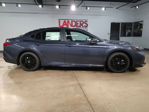 New 2026 Toyota Camry SE FWD image 8