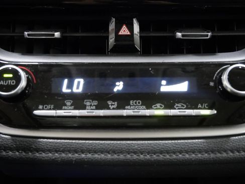 Used 2022 Toyota Corolla XLE FWD image 18