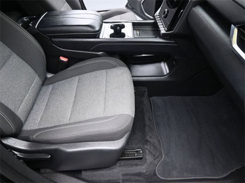 Used 2025 GMC Acadia Elevation image 28