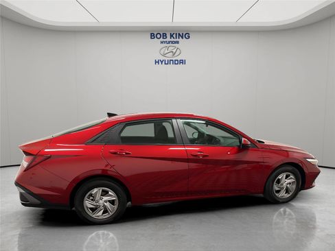 Certified 2026 Hyundai Elantra SE FWD image 5