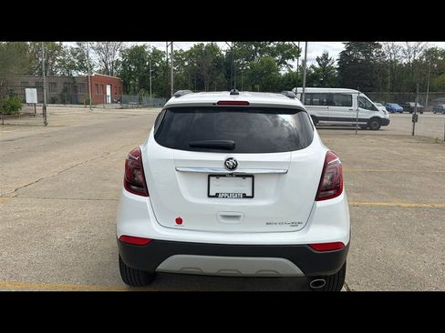 Used 2022 Buick Encore Preferred w/ Safety Package AWD/4WD image 28