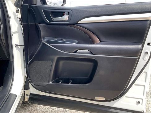 Used 2018 Toyota Highlander XLE image 23