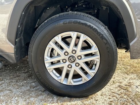 Used 2022 Toyota Tundra SR5 w/ Convenience Package image 12