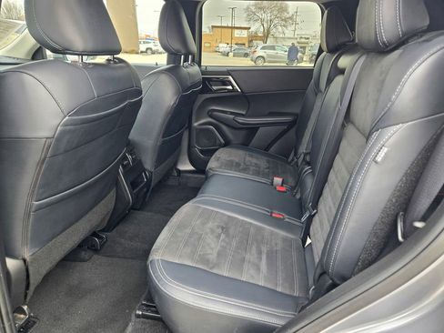 Used 2024 Mitsubishi Outlander SE image 24