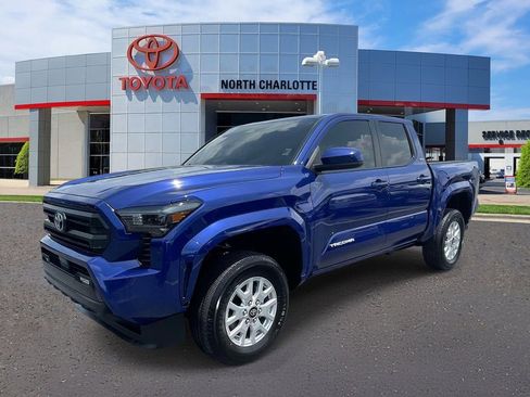 Used 2025 Toyota Tacoma SR5 AWD/4WD image 4
