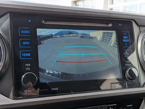 Used 2017 Toyota Tacoma SR5 AWD/4WD image 22