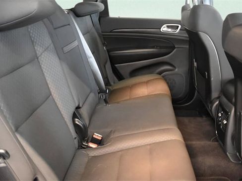 Used 2019 Jeep Grand Cherokee Laredo image 19