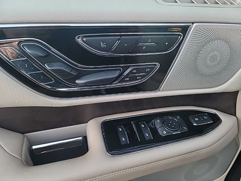 Used 2019 Lincoln Navigator L Reserve image 10