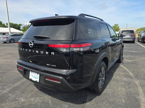 Used 2024 Nissan Pathfinder SV AWD/4WD image 4