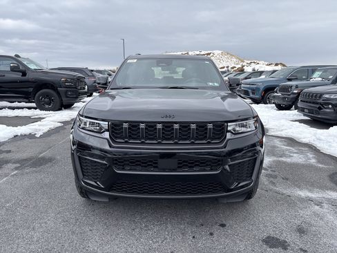 New 2026 Jeep Grand Cherokee Altitude AWD/4WD image 2