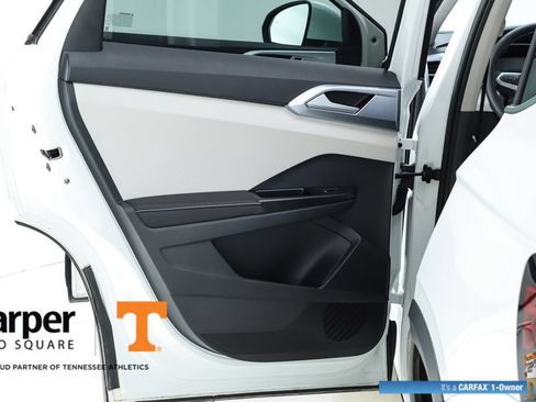 Used 2025 Volkswagen Taos SE w/ Panoramic Sunroof Package AWD/4WD image 17