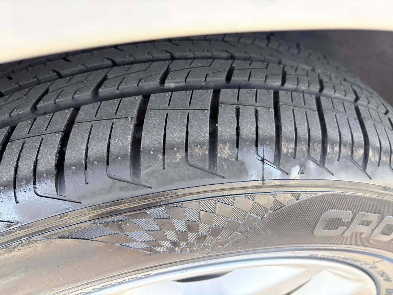Used 2020 Chrysler Pacifica Touring w/ Tire & Wheel Group FWD image 6