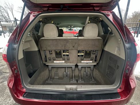 Used 2016 Toyota Sienna LE image 23