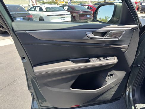 Used 2026 Volkswagen Atlas Cross Sport SE w/ Panoramic Sunroof Package AWD/4WD image 13