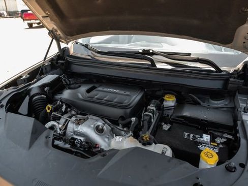 Used 2021 Jeep Cherokee Latitude Lux w/ Sun & Sound Group image 47