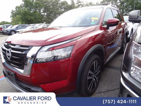 Used 2024 Nissan Pathfinder Platinum AWD/4WD image 3