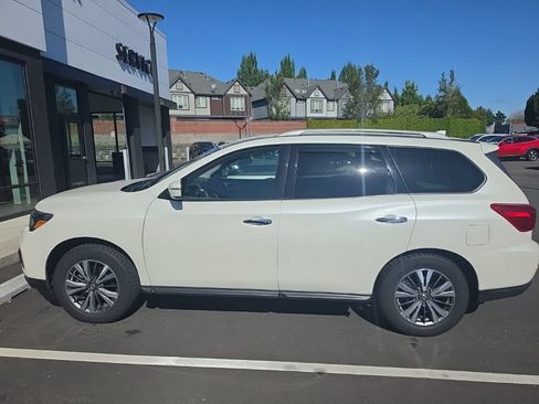 Used 2020 Nissan Pathfinder SV AWD/4WD image 6