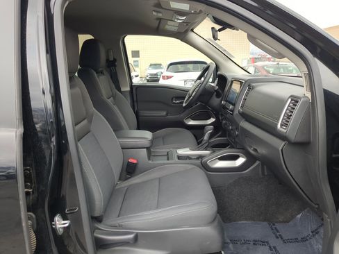 Used 2024 Nissan Frontier SV image 32