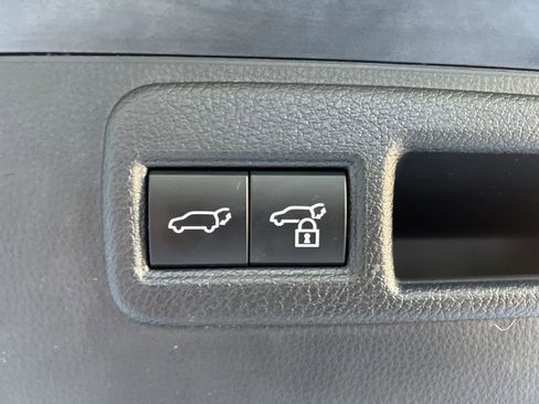 Used 2023 Toyota Venza XLE image 45