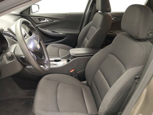 Used 2020 Chevrolet Malibu LT FWD image 17