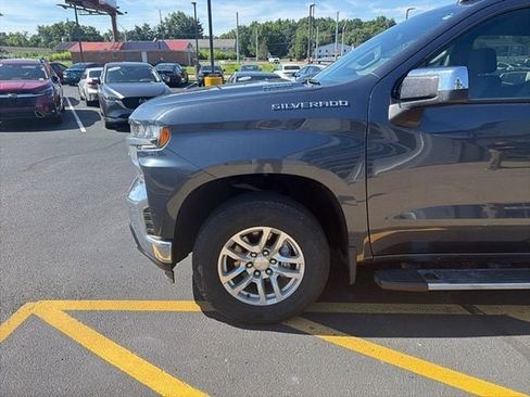 Used 2021 Chevrolet Silverado 1500 LT AWD/4WD image 8