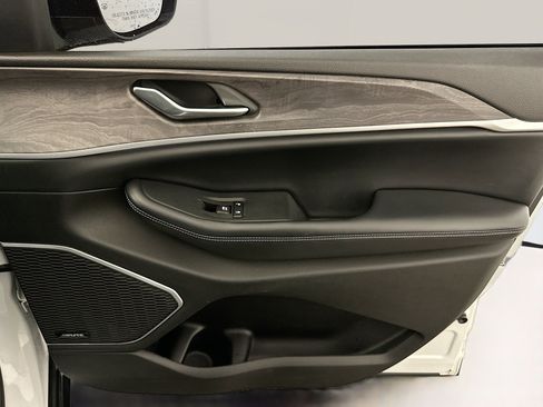 Used 2022 Jeep Grand Cherokee Limited 4xe image 35