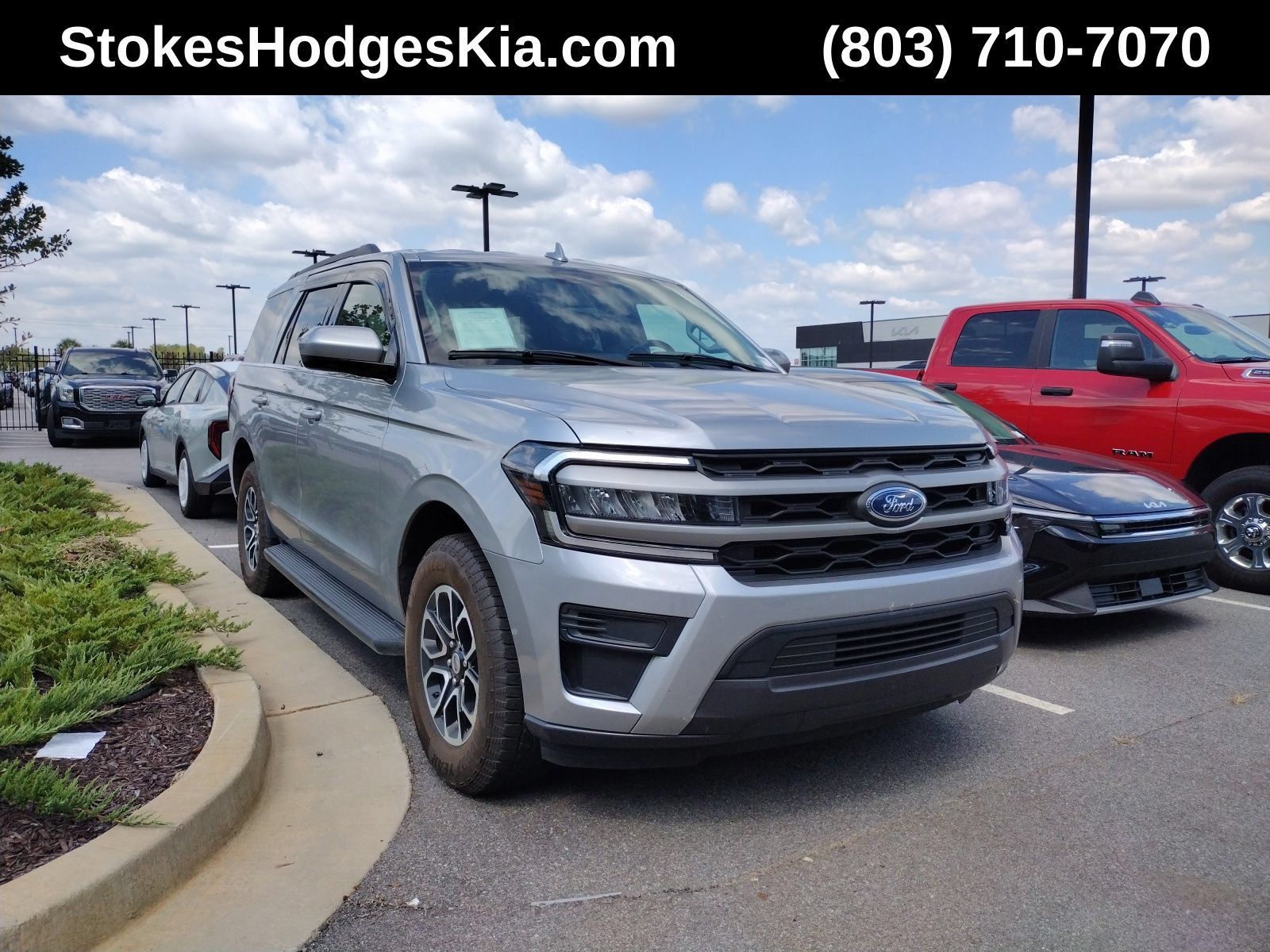 Used 2024 Ford Expedition XLT RWD image 1