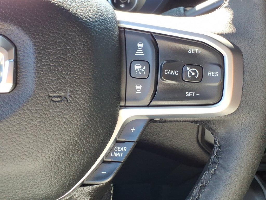 Certified 2025 RAM 2500 Big Horn AWD/4WD image 9