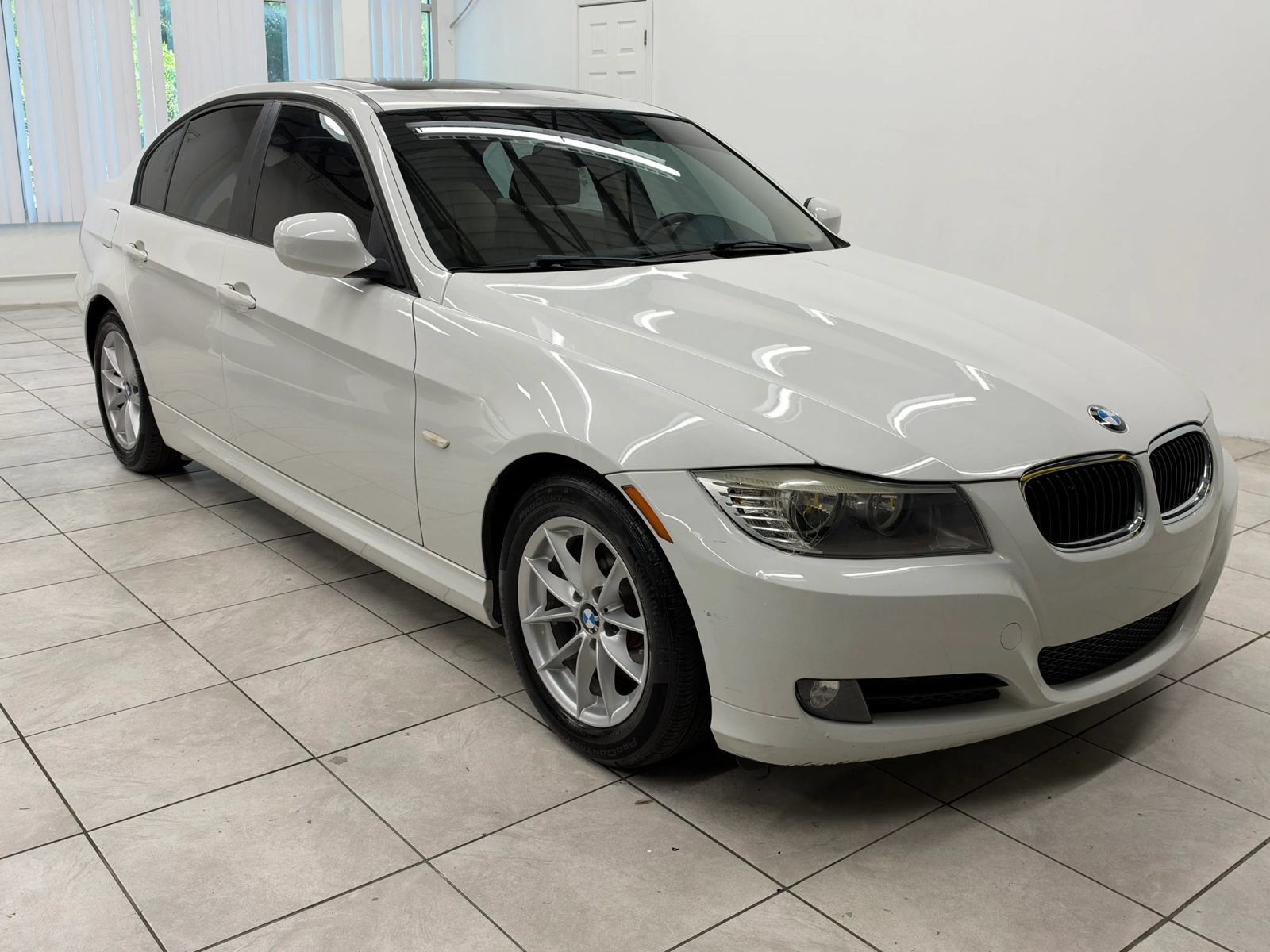 Used 2010 BMW 328i Sedan RWD image 1
