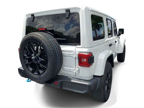Used 2024 Jeep Wrangler Unlimited Sahara AWD/4WD image 4