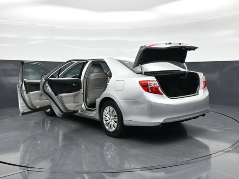 Used 2014 Toyota Camry LE FWD image 27